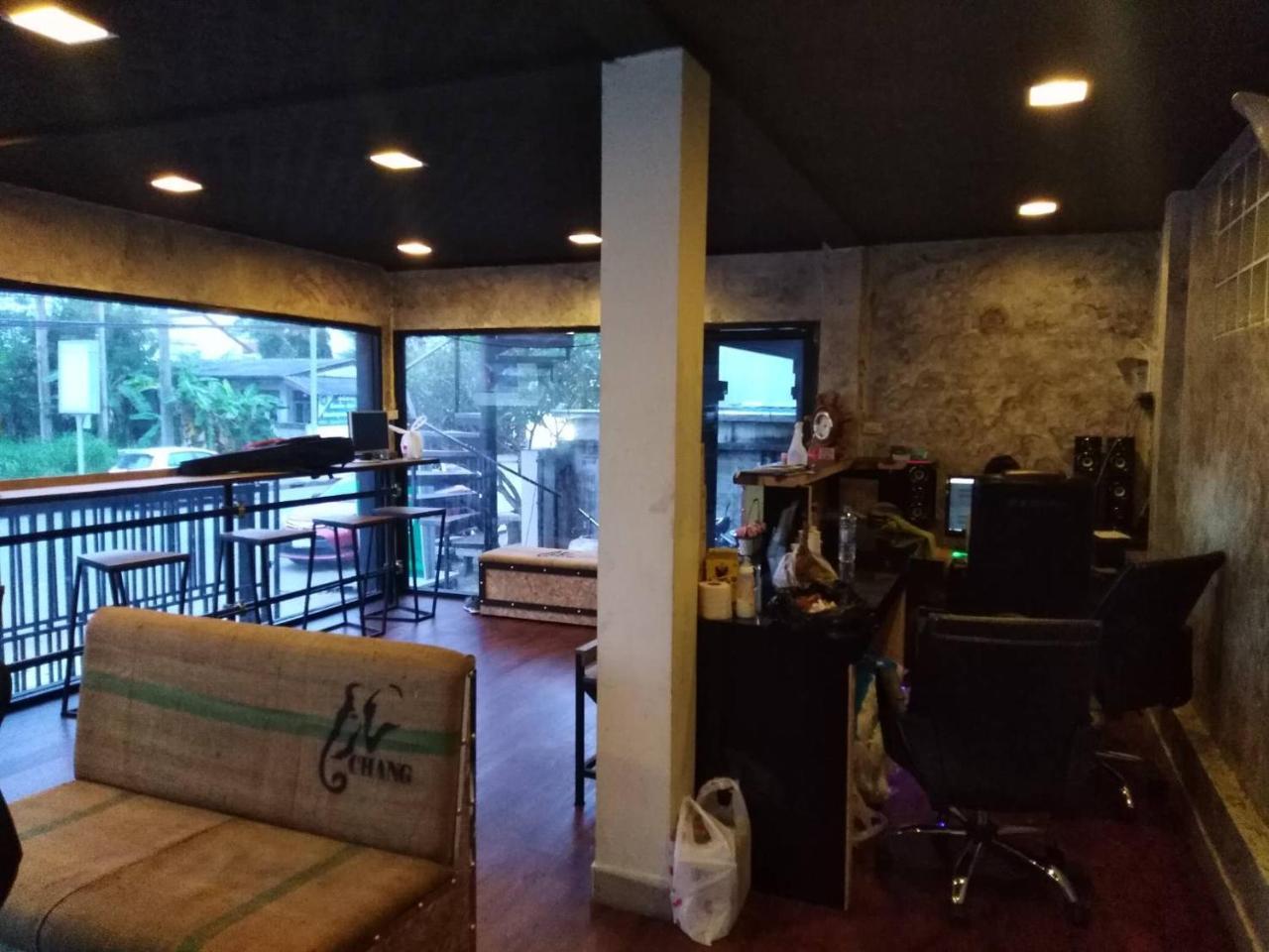 Chang Bed And Bar Hostel (Adults Only) 수랏타니 외부 사진