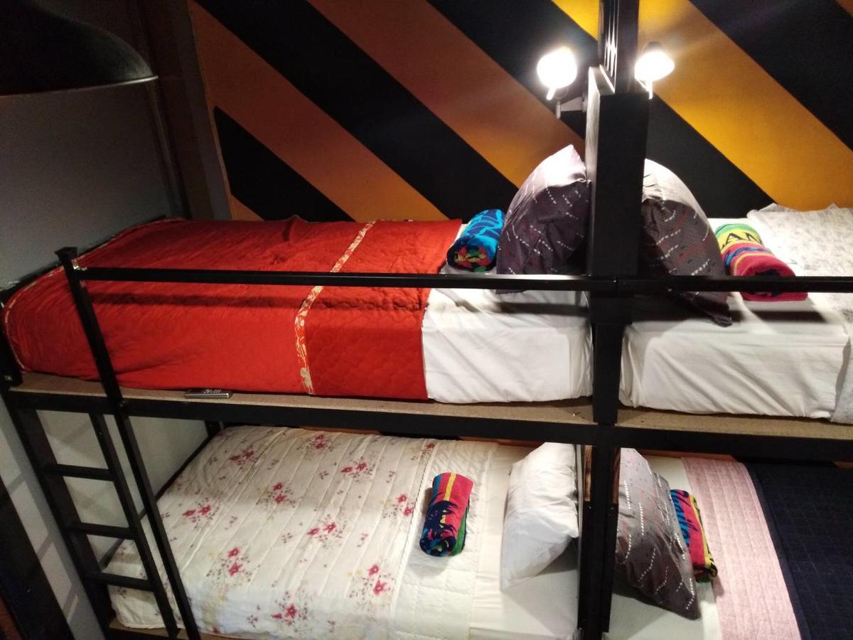 Chang Bed And Bar Hostel (Adults Only) 수랏타니 외부 사진