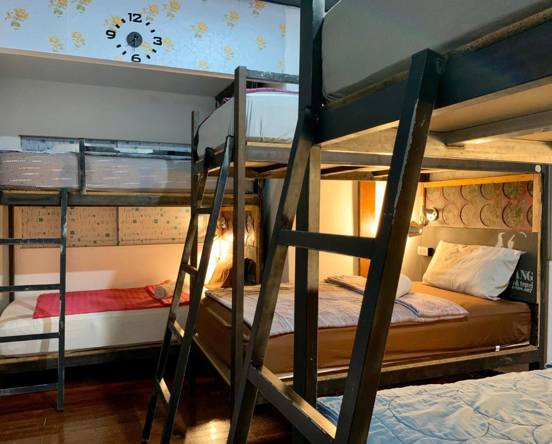 Chang Bed And Bar Hostel (Adults Only) 수랏타니 외부 사진